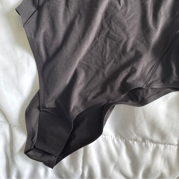 🆕🖤 Lululemon Wundermost Ultra-Soft Nulu High-Neck Sleeveless Bodysuit - Black - Picture 8 of 9